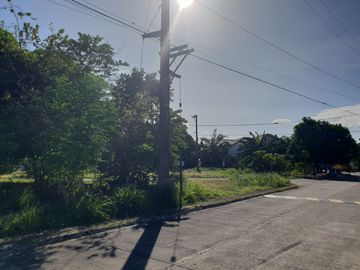 CORNER LOT FOR SALE IN STA. ROSA, LAGUNA NEAR ENCHANTED KINGDOM & NUVALI