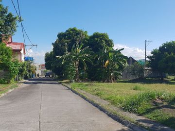 CORNER LOT FOR SALE IN STA. ROSA, LAGUNA NEAR ENCHANTED KINGDOM & NUVALI