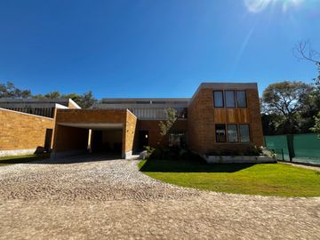 CASA EN VENTA EN VALLE DE BRAVO A 7 MINUTOS DEL CENTRO DE AVANDARO