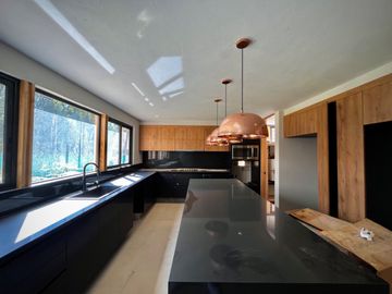 CASA EN VENTA EN VALLE DE BRAVO A 7 MINUTOS DEL CENTRO DE AVANDARO