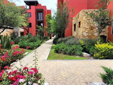 Departamento con jardín, y jacuzzi privado, venta, la Lejona, San Miguel de Allende