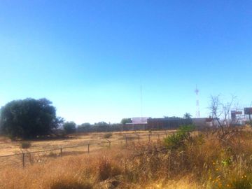 TERRENO VENTA ZONA PUNTA DEL ESTE SOBRE BULEVARD Y SOBRE EL EJE METROPOLITANO  ATENCION INVERSIONISTASAREA TOTAL  34 ,686 M2  FTE 207 M2 FONDO 16M2
