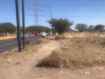 TERRENO VENTA ZONA PUNTA DEL ESTE SOBRE BULEVARD Y SOBRE EL EJE METROPOLITANO  ATENCION INVERSIONISTASAREA TOTAL  34 ,686 M2  FTE 207 M2 FONDO 16M2