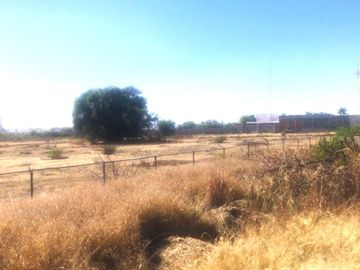 TERRENO VENTA ZONA PUNTA DEL ESTE SOBRE BULEVARD Y SOBRE EL EJE METROPOLITANO  ATENCION INVERSIONISTASAREA TOTAL  34 ,686 M2  FTE 207 M2 FONDO 16M2