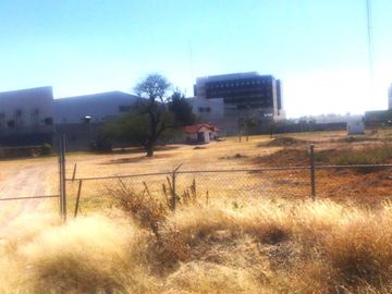 TERRENO VENTA ZONA PUNTA DEL ESTE SOBRE BULEVARD Y SOBRE EL EJE METROPOLITANO  ATENCION INVERSIONISTASAREA TOTAL  34 ,686 M2  FTE 207 M2 FONDO 16M2