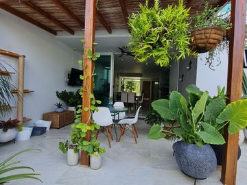 SE VENDE CASA DE DOS PISOS BARRIO VENECIA, SINCELEJO