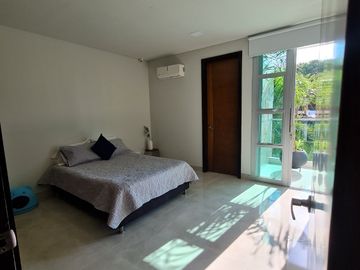SE VENDE CASA DE DOS PISOS BARRIO VENECIA, SINCELEJO