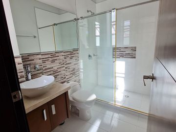 SE VENDE CASA DE DOS PISOS BARRIO VENECIA, SINCELEJO