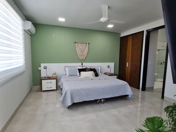 SE VENDE CASA DE DOS PISOS BARRIO VENECIA, SINCELEJO
