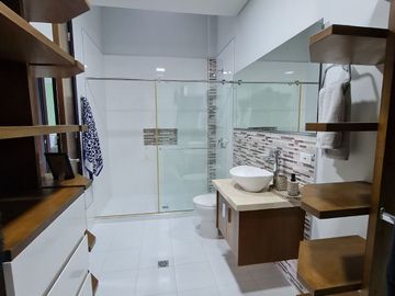 SE VENDE CASA DE DOS PISOS BARRIO VENECIA, SINCELEJO