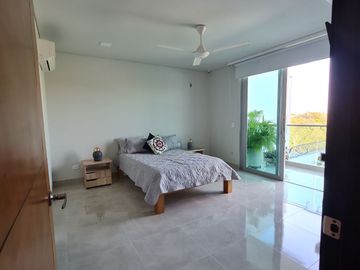 SE VENDE CASA DE DOS PISOS BARRIO VENECIA, SINCELEJO
