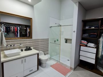 SE VENDE CASA DE DOS PISOS BARRIO VENECIA, SINCELEJO
