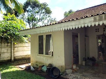 Rumah Asri Halaman Luas dekat Jalan Boyong Pakem