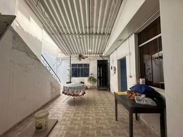 OPORTUNIDA DE NEGOCIO AMPLIA CASA EN VENTA – AV.  GRAU DE PIURA
