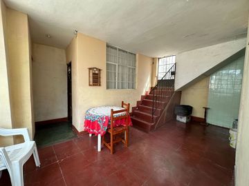 OPORTUNIDA DE NEGOCIO AMPLIA CASA EN VENTA – AV.  GRAU DE PIURA