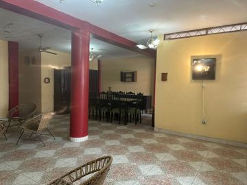OPORTUNIDA DE NEGOCIO AMPLIA CASA EN VENTA – AV.  GRAU DE PIURA