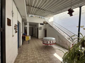 OPORTUNIDA DE NEGOCIO AMPLIA CASA EN VENTA – AV.  GRAU DE PIURA