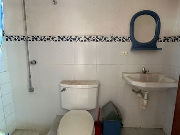 OPORTUNIDA DE NEGOCIO AMPLIA CASA EN VENTA – AV.  GRAU DE PIURA