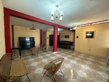 OPORTUNIDA DE NEGOCIO AMPLIA CASA EN VENTA – AV.  GRAU DE PIURA