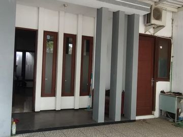 Rumah di Graha Indah