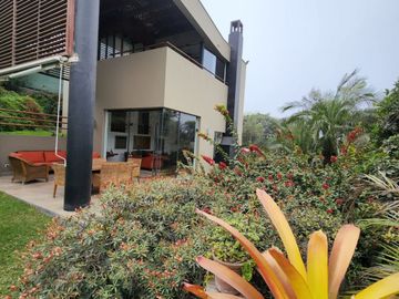 VENDO CASA DE LUJO EN CONDOMINIO