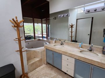 VENDO CASA DE LUJO EN CONDOMINIO
