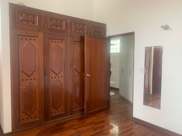 Vendo Hermosa Casa 2 Niveles en Condominio Surco