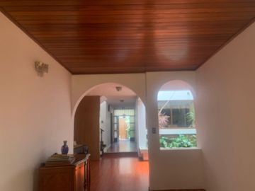 Vendo Hermosa Casa 2 Niveles en Condominio Surco