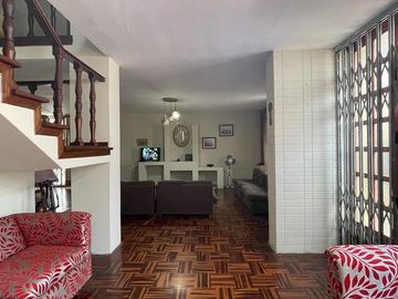 VENDO CASA CONSERVADA CON ZON COMERCIAL (ESQUINA)SJ.DE MIRAFLORES