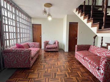 VENDO CASA CONSERVADA CON ZON COMERCIAL (ESQUINA)SJ.DE MIRAFLORES