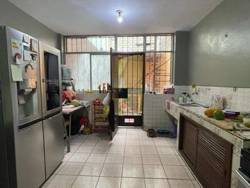 VENDO CASA CONSERVADA CON ZON COMERCIAL (ESQUINA)SJ.DE MIRAFLORES