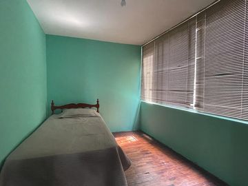 VENDO CASA CONSERVADA CON ZON COMERCIAL (ESQUINA)SJ.DE MIRAFLORES