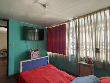 VENDO CASA CONSERVADA CON ZON COMERCIAL (ESQUINA)SJ.DE MIRAFLORES