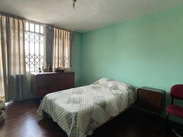 VENDO CASA CONSERVADA CON ZON COMERCIAL (ESQUINA)SJ.DE MIRAFLORES