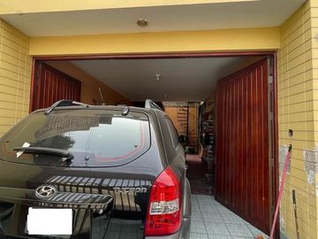 VENDO CASA CONSERVADA CON ZON COMERCIAL (ESQUINA)SJ.DE MIRAFLORES