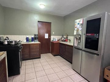 VENDO CASA CONSERVADA CON ZON COMERCIAL (ESQUINA)SJ.DE MIRAFLORES