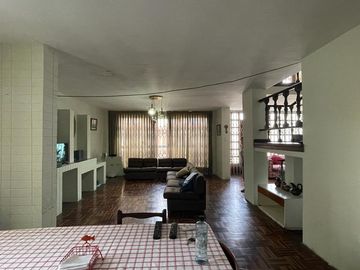 VENDO CASA CONSERVADA CON ZON COMERCIAL (ESQUINA)SJ.DE MIRAFLORES