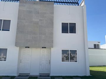 CASA EN VENTA EN PRIVADO CON ALBERCA EN ELÓN GTO ZONA NORTE