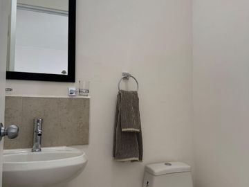 CASA EN VENTA EN PRIVADO CON ALBERCA EN ELÓN GTO ZONA NORTE