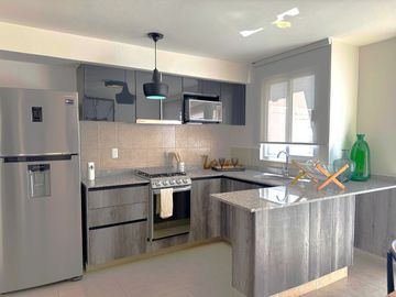 CASA EN VENTA EN PRIVADO CON ALBERCA EN ELÓN GTO ZONA NORTE