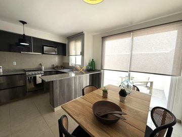 CASA EN VENTA EN PRIVADO CON ALBERCA EN ELÓN GTO ZONA NORTE