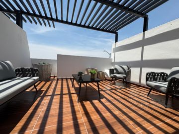 CASA EN VENTA EN PRIVADO CON ALBERCA EN ELÓN GTO ZONA NORTE