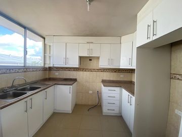 Departamento de 3 dormitorios de venta en calderon