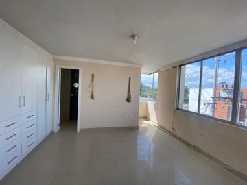 Departamento de 3 dormitorios de venta en calderon