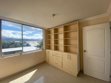 Departamento de 3 dormitorios de venta en calderon