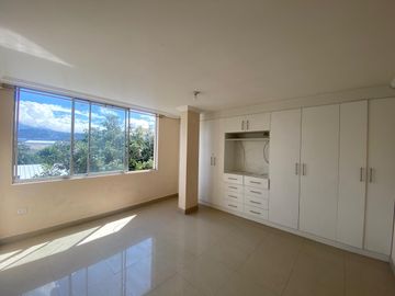 Departamento de 3 dormitorios de venta en calderon
