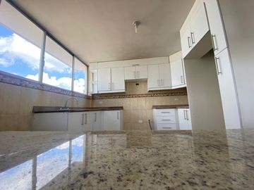 Departamento de 3 dormitorios de venta en calderon