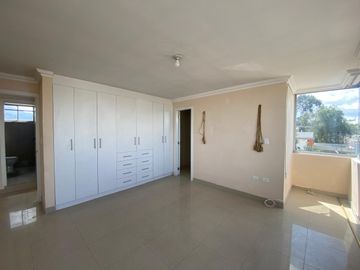 Departamento de 3 dormitorios de venta en calderon