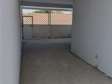 VENTA DE CASA DE 180 mts. DOS PISOS EN URB. ALAMEDA NORTE – SANTA ROSA