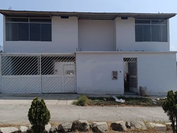 VENTA DE CASA DE 180 mts. DOS PISOS EN URB. ALAMEDA NORTE – SANTA ROSA